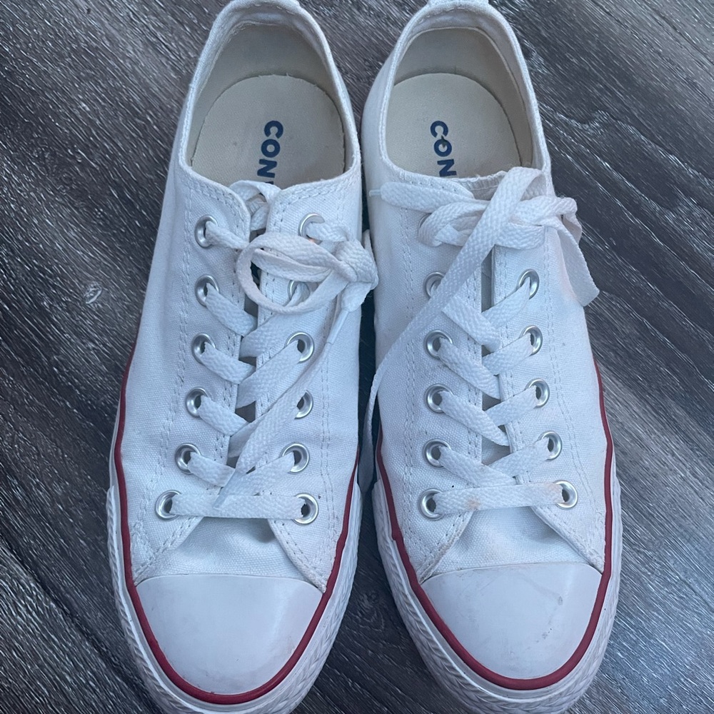 women’s converse size 9!